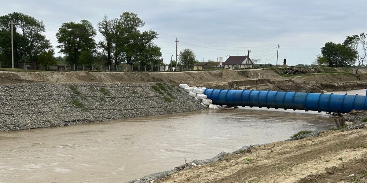 <p>ИССЛЕДОВАНИЕ ЭФФЕКТИВНОСТИ БЕРЕГОЗАЩИТНЫХ СООРУЖЕНИЙ ПРОЛЕТАРСКОГО МАГИСТРАЛЬНОГО КАНАЛА</p>