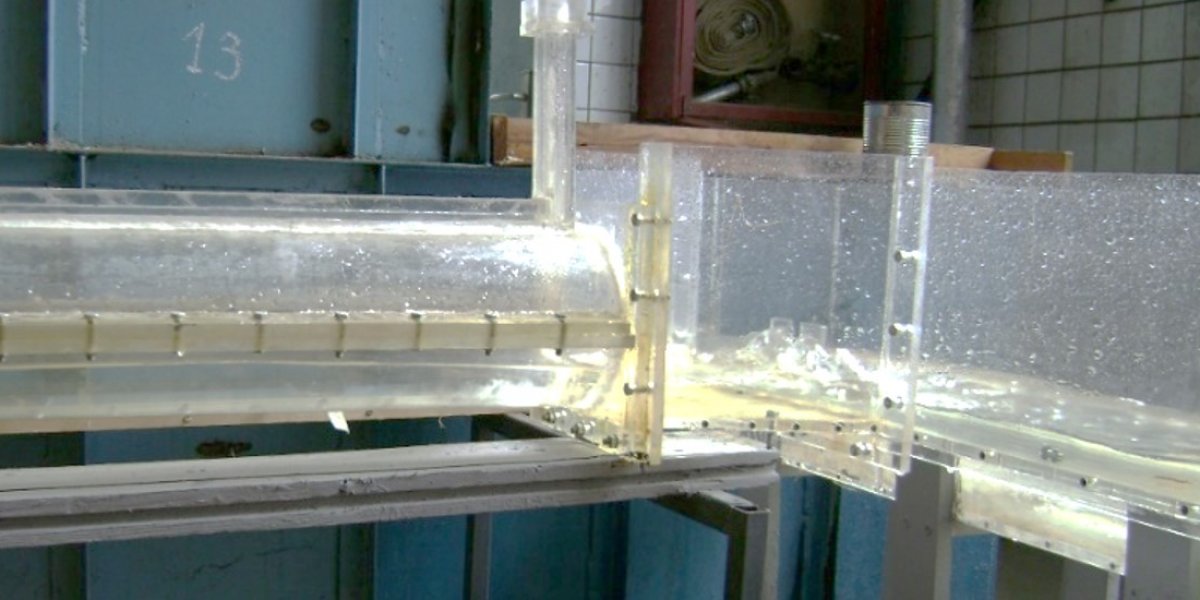 <p>РЕЗУЛЬТАТЫ ИССЛЕДОВАНИЯ ВЛИЯНИЯ ШАХТНОГО ГАСИТЕЛЯ ЭНЕРГИИ НА ОБРАЗОВАНИЕ ВОЛНОВОГО ДВИЖЕНИЯ ВОДЫ В ОТВОДЯЩЕМ ТУННЕЛЕ</p>